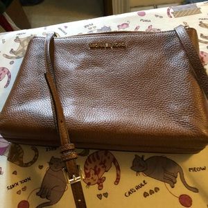Crossbody handbag